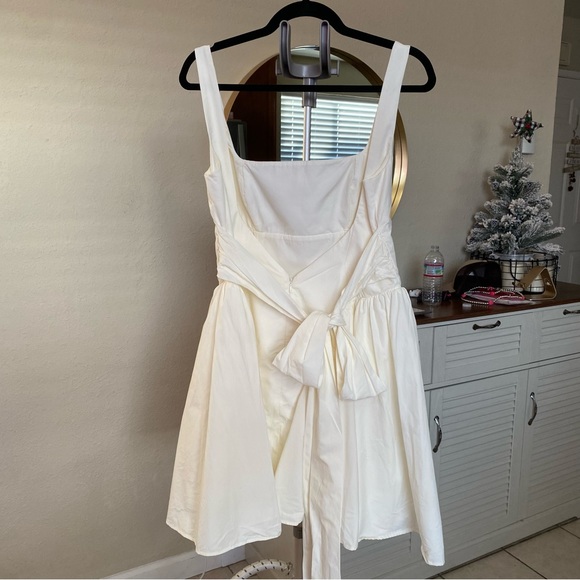 HOUSE OF CB 'Florianne' Ivory Bow Mini Dress size Large in Longer Version - Picture 8 of 15